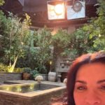 Julianna Margulies Instagram - Just hanging out in Laura’s apartment. #themorningshow