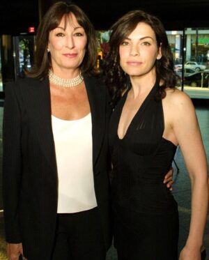 Julianna Margulies Instagram - #internationalwomensday 
I’ve gotten to meet some amazing women in my life, so grateful to smart, strong, independent women all over the world.
#supportwomen
#supportgirlseducation