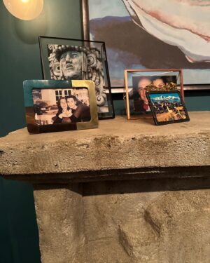 Julianna Margulies Instagram - Home away from home. Just some more pics of Laura’s gorgeous apartment.
#themorningshow 
#brilliantsetdesigners