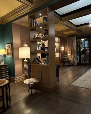Julianna Margulies Instagram - Home away from home. Just some more pics of Laura’s gorgeous apartment.
#themorningshow 
#brilliantsetdesigners