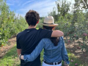 Julianna Margulies Instagram - Shana Tovah!
Wishing everyone sweetness, happiness and peace.
🩷
And when did he get so tall! 😬
