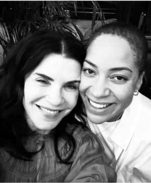 Julianna Margulies Instagram - Reunited and it feels so good…..♥️
@cushjumbohere 
#Alicia&Lucca