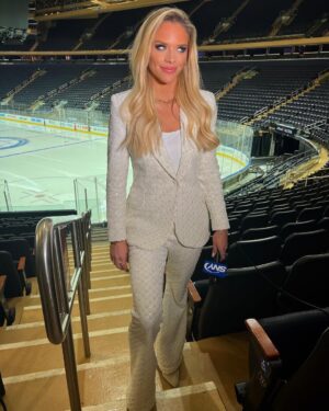 Julie Stewart-Binks Instagram - “Just because you’re good at some things doesn’t mean you can’t be better at them.” - Auston Matthews (@austonmatthews) 

#hockey #nhl #sny #newyork #newyorkrangers #torontomapleleafs #nyr #leafsforever #keepgrinding