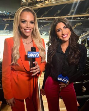 Julie Stewart-Binks Instagram - Hockey Night in New York 🏒👯‍♀️

#newyorkrangers #sny #nyrangers #newyork #hockey #sports #nyr #madisonsquaregarden