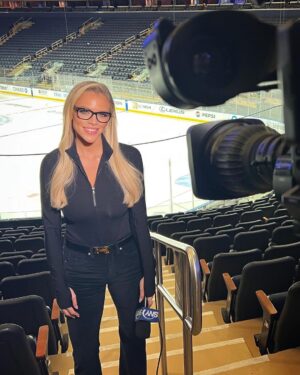 Julie Stewart-Binks Instagram - Back to Black. 🖤

#newyork #nyr #sny #hockey #newyorkrangers #sixinarow #nhl