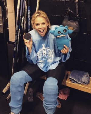 Julie Stewart-Binks Instagram - 🚨Beyond thrilled to get the privilege to broadcast @pwhl_newyork home games alongside @jamiehersch as a color analyst🗽🏒🥹 it is a privilege to be a part of women’s hockey history and one that means so much to me. I’ve been broadcasting the game since I was in university, but I’ve been playing it even longer. While I am still working on adding an Olympic gold medal to my resume, I can tell you:

🏒 played house league hockey at @northtorontohockey where none of the boys would pass me the puck but I once fought a dude which was awesome 
🏒 was a sub for two years on my high school hockey team (+ tell everyone I see that @gapps10 was on that team) before making it in Grade 11 as a 4th line right winger
🏒 Broke my collarbone in a tourney where afterwards my coach was quoted saying “we lost a key player. not in the skill department, but in spirit.”
🏒 I was the captain of my university intramural hockey team (we ended up getting kicked out because we used a player from another faculty. I still stand by my decision).
🏒 my friend and teammate @jacquistone once scored and I was so excited for her that I rode my stick… then fell over… and broke my stick (how embarrassing)
🏒 had the chance to play in the @queensuniversity Historic Hockey game in Kingston, ON (a re-enactment of the first game in 1886!)
🏒 played with the Lady Kings in LA with some of the best, most fun women around
🏒 play in the Dodger Stadium Series “media game” alongside Rob Blake and Cuba Gooding Jr.
🏒 chased down HHOF Luc Robitaille with the audacity to chirp him as a “nobody” 
🏒 show up to my chelsea piers mens league team to muck things up every so often but give them pep talks in my sleep 

Ready to bring my passion for the game and my background covering the sport to help elevate these incredible women who deserve everything and more. Honored to broadcast their games and tell their stories. Thank you @thepwhlofficial for giving me the opportunity to be an analyst. 💪❤️

@pwhl_newyork vs @pwhl_toronto 7pm Friday Jan 5 

📺 @msgnetworks 🇨🇦 @sportsnet 

#pwhl #pwhlnewyork #womenshockey #womensupportingwomen #sheshootsshescores #hockey #newyork