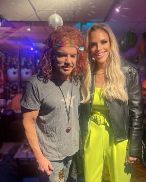 Julie Stewart-Binks Instagram - In my festive era 🎄🪩❄️

#decembertoremember #carrottop #vegas #pokerface #mariahcarey #madonna #vip #skating #christmaspartyszn #thecanuck #hockey #redtights #offair