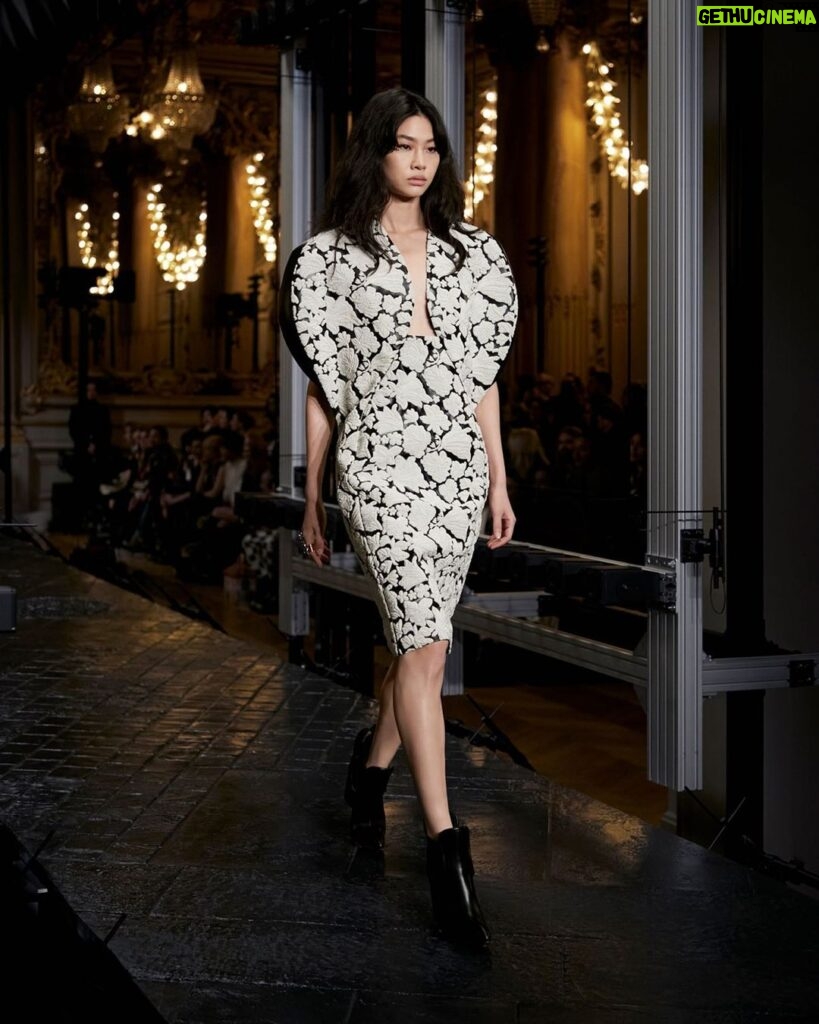 Jung Ho-yeon Instagram - #LVFW23  Heritage revisited. Featuring actress and House Ambassador #Hoyeon, the Fall-Winter 2023 Collection explores the enigma of French style, articulating its ineffable quality that has captured the imagination of many. Watch the full #LouisVuitton show via link in bio.