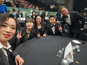 Jung Ho-young Instagram - 2023년도 kbs연예대상 다녀왔습니다 
신인상 정지선셰프 아이콘상 추성훈형
예능인상 김숙누나 전현무 그리고 김병현 히밥
다들 너무너무 축하하고 고생많이하셨습니다 ^^
자고 일어나니 저는 제주도입니다 ㅋㅋ 

#카덴 #정호영셰프 #kbs연예대상 #사장님귀는당나귀귀