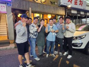 Jung Ho-young Instagram - 숙성도에서 맛있는 고기에 1차
카도에서 무늬오징에다가 2차
모처럼 좋은 사람들과 생일파티
했습니다 ^^ 어제는 LG트윈스가
우승하고 오늘은 생일이고 너무
행복합니다 ♡♡♡♡♡

#카덴 #카도 #숙성도 #친밀#송훈파크 #휴즐리 
함덕 대표님은 태그가 ㅠㅠ