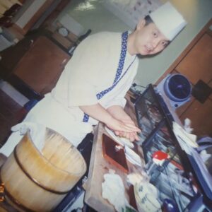 Jung Ho-young Instagram - 초심을 잃지말고 정신 바짝차리자 ^^
약 20년전 요리 5년차 햇병아리 시절
요즘은 5년차면 셰프라고 불리는데ㅠㅠ

#카덴 #정호영셰프 #초심