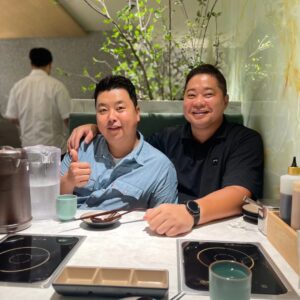 Jung Ho-young Instagram - 압구정동 현대백화점본점에  먹보스
주엽이형이 떴어요 ㅋㅋㅋ 샤브카덴
스끼야끼 끝내줍니다 ~~~

#카덴 #정호영셰프 #현주엽 #먹보스쭈엽이