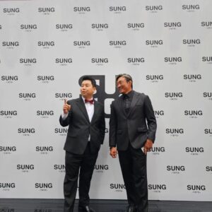 Jung Ho-young Instagram - 성훈이형님 sung1975 브랜드 런칭을 축하드립니다 ^^ 옷들이 제가 입어도
핏이 살아나는 마법같은 멋진 옷이네요
무조건 대박 날것같습니다 ♡♡♡♡

#정호영셰프 #추성훈 #sung1975 #섹시야마