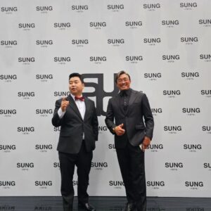 Jung Ho-young Instagram - 성훈이형님 sung1975 브랜드 런칭을 축하드립니다 ^^ 옷들이 제가 입어도
핏이 살아나는 마법같은 멋진 옷이네요
무조건 대박 날것같습니다 ♡♡♡♡

#정호영셰프 #추성훈 #sung1975 #섹시야마