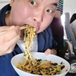 Jung Ho-young Instagram - 에어서울타고 삿포로가기^^ 맛있는 정호영 기내식우동먹고 기분좋게 출발 ~~~ #카덴 #정호영셰프 #삿포로 #에어서울 北海道新千歳空港 Hokkaido-Shinchitose Airport 北海道新千歳機場