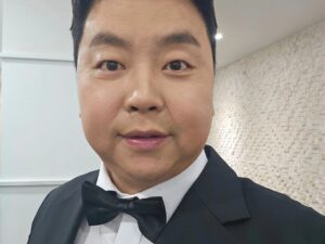 Jung Ho-young Instagram - 2023년도 kbs연예대상 다녀왔습니다 
신인상 정지선셰프 아이콘상 추성훈형
예능인상 김숙누나 전현무 그리고 김병현 히밥
다들 너무너무 축하하고 고생많이하셨습니다 ^^
자고 일어나니 저는 제주도입니다 ㅋㅋ 

#카덴 #정호영셰프 #kbs연예대상 #사장님귀는당나귀귀