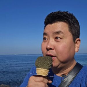Jung Ho-young Instagram - 나두 드디어 와봤다 ㅋㅋ 
오늘 제주 날씨는 20도입니다^^
한라봉 젤라또 먹기 딱좋은 ~~
모양만 예쁜게 아니고 맛이 더더욱
예쁘고 맛있는 한라봉 젤라또 ~~
강력 추천합니다 

#카덴 #정호영셰프 #휴즐리
