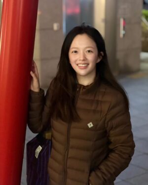 Jung Ji-so Instagram - ❄☃️❄🎄🎁🎉⛸