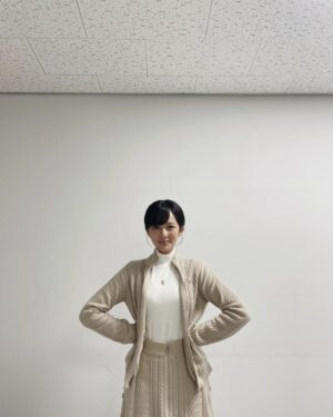 Jung Ji-so Instagram - KBS2커튼콜 

OST <우린> 에 참여해 오늘 6시에 노래가 나왔습니다아✌🏻아직은 부족한 노래실력이지만 예쁘게들어주시구 드라마도 꼭 본방사수하시라요🐥!

From.윤희,짭진숙