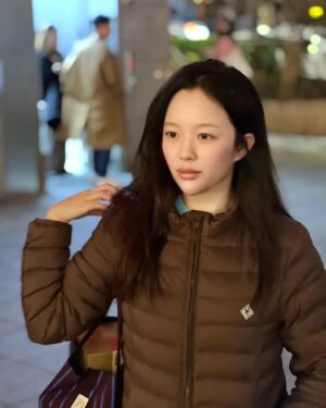 Jung Ji-so Instagram - ❄☃️❄🎄🎁🎉⛸