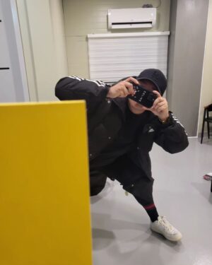 Jung Ji-so Instagram - 악덕매니져🥲(🥕)

수상한그녀 촬영중