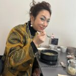 Jung Kyoung-mi Instagram - 이런 날씨엔 뜨끈한 국밥이죠?!🍲 야외 촬영 즐거웠다!!! 연예인도 만나고❤️❤️❤️ 집에 가서 맛있는거 시켜먹어야지:)