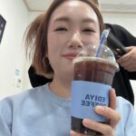 Jung Kyoung-mi Instagram - 또 커피☕️ 내 얘기 좀 들어봐요! 오늘 상암 sk스토아 왔거든요. 오랜만에 상암이라 설레이는 맘으로 오는데.. 아직도 몸이 기억하나봐요. 생각없이 오다가 mbc로…. 🥹 그리운 mbc 라디오… 두시만세 갈갈이오빠 우리 혜영이 10층 화장실 ㅋㅋㅋㅋㅋㅋㅋㅋ