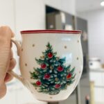 Jung Kyoung-mi Instagram - 나의 최애 그릇🎄 내일 셋팅해야지요!! 크리스마스 그릇에 관심이 아주 많답니다 ㅎㅎ 그리고 이거 맛납니다!! 아침에 굶지 않고 출근하려고 샀는데요 많이 달지 않고 고숩고 좋네요👍🏻 단호박 콩크림수프!!! 내돈내산입니당~~~ 쩌기… 무지개상점에 저렴하게 주시면 안될까요…….?🥹 @garumaster (일단 던져봄 ㅋㅋㅋㅋㅋ)