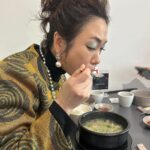 Jung Kyoung-mi Instagram - 이런 날씨엔 뜨끈한 국밥이죠?!🍲 야외 촬영 즐거웠다!!! 연예인도 만나고❤️❤️❤️ 집에 가서 맛있는거 시켜먹어야지:)
