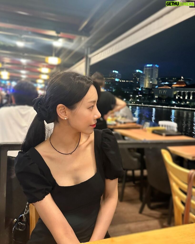 Jung Yu-ji Instagram - 🇸🇬🌃