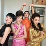 Jung Yu-ji Instagram - 이제 두번 남은 시스터2 처음엔 벌칙 같던 가발과 의상도 이젠 예뻐 보이네😆 이 사람들과 공연 할때가 제일 행복한 요즘🥹 총 열번도 안 남았는데 아쉬워서 어쩌지... 시스터즈는 진짜 사랑이야..!!❤ #시스터즈사랑해❤️ #뮤지컬시스터즈