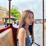 Jung Yu-ji Instagram - 비와서 시무룩 했다가 점점 신나짐 비와도 디즈니는 디즈니다🥰
