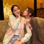 Jurina Matsui Instagram - สุขสันต์วันเกิดคะ🎂✨ ดีใจที่ได้เจอกันที่ประเทศไทย🫶🏻 คิดถึงประเทศไทยคะ🥺❤️ I met my friends in thailand❣️ I love you both😍 タイに行ったときに 大好きなお友達に会えました❤️ 兄妹でご活躍されていてとっても優しいお二人😍 名古屋のお土産喜んでくれて嬉しかった❣️ 実は…お兄ちゃんのMekさんは昔から珠理奈推しでいてくれたみたい🤭✨ ขอบคุณ ค่ะ🙏❤️ #thai #bankok #タイ #バンコク #aichi #nagoya #japan #愛知 #名古屋 #小倉サンド #どらやき #ขอบคุณ #รัก #ชอบ #อร่อย #love #friends #hbd Katana Shabu & Japanese Dining