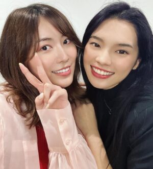 Jurina Matsui Instagram - ในที่สุดฉันก็ได้เจอเฌอปรางและมิโอริอีกครั้งคะ☺️💜

เฌอปราง จบการศึกษาจากBNK48 แล้วอาจจะเหงานิดนึง แต่จะเป็นกำลังใจต่อไปนะคะ🥹🙏✨

BNKのチャープランちゃんとみおりちゃんにも会えました💜
チャープランちゃんはもうすぐ卒業なので、寂しいのですが最後まで応援してます🥹✨
また会いたいな〜🌠
ダンス動画も一緒に撮ったからTikTokやリールもお楽しみに❣️

#bnk48 
#cherprangbnk48 
#เฌอปรางbnk48 
#大久保美織 ちゃん
#รัก 
#大好き 
#タイ 
#thai 
#🇹🇭 
#バンコク 
#bankok