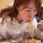 Jurina Matsui Instagram - #いい味噌の日 ただただ素で味噌煮込みうどんを食べてる❤️ずっと行きたかった山本屋さん👏みんなもたべてみや〜✨ t's Nagoya's specialty, Miso Nikomi Udon! You should try it when you come to Japan🇯🇵 #miso #味噌 #名古屋グルメ #名古屋名物 #nagoya #味噌煮込みうどん