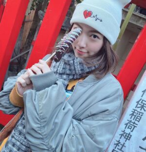 Jurina Matsui Instagram - 屋台好きすぎて子どもに戻った👶🏻💕

写真とは関係ないのですが…
テレビの出演情報です🥰
珠理奈詣してください💓

1/8（土）18:30〜
テレビ東京
「ローカル路線バス乗り継ぎの旅Z」第18弾　石川・輪島～静岡・御前崎

1/9（日）9:55〜
中京テレビ「前略、大とくさん」

1/9（日）17:30〜
BS NHK
「ボートで狙え!カマス48cm〜松井珠理奈 三重・名倉湾〜」

#見てね 
#初詣 
#屋台 
#出演情報 
#2022 
#チョコバナナ 
#ベビーカステラ