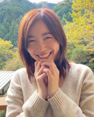 Jurina Matsui Instagram - フォルダ整理してたら2年前くらいの
自然な笑顔見つけた☺️
メイクしてないのかな？薄いね笑💦

#みんなどんな写真が好き ？
#笑顔がメイク 
#自然 
#緑 
#smile