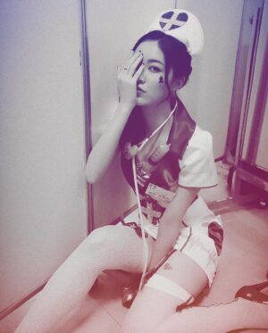 Jurina Matsui Instagram - #いいニーハイの日 💉❤️
セクシー過ぎたから白黒にしました😂
カラーはファンクラブに載せようかしら〜🫣❤️

My old nurse cosplay was too sexy so I made it in black and white 😂
Colors will be uploaded to the fan club ❣️

#ナース 
#ハロウィンナイト 
#過去pic 
#ニーハイ 
#コスプレ 
#sexy