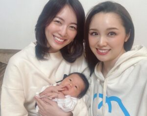 Jurina Matsui Instagram - 安奈ママと安姫ちゃんに会えました👶🏻🍼
うさぎさんグッズ使ってくれたら嬉しいなぁ🐰💕
いつかママ友に🥰

#久しぶり 
#変わらない 
#嬉しい 
#赤ちゃん 
#baby 
#同い年 
#ママ 
#出産祝い 
#うさぎ 
#よだれかけ 
#おもちゃ 
#癒し 
#👶🏻 
#🍼 
#🐰