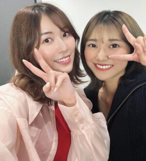 Jurina Matsui Instagram - ในที่สุดฉันก็ได้เจอเฌอปรางและมิโอริอีกครั้งคะ☺️💜

เฌอปราง จบการศึกษาจากBNK48 แล้วอาจจะเหงานิดนึง แต่จะเป็นกำลังใจต่อไปนะคะ🥹🙏✨

BNKのチャープランちゃんとみおりちゃんにも会えました💜
チャープランちゃんはもうすぐ卒業なので、寂しいのですが最後まで応援してます🥹✨
また会いたいな〜🌠
ダンス動画も一緒に撮ったからTikTokやリールもお楽しみに❣️

#bnk48 
#cherprangbnk48 
#เฌอปรางbnk48 
#大久保美織 ちゃん
#รัก 
#大好き 
#タイ 
#thai 
#🇹🇭 
#バンコク 
#bankok