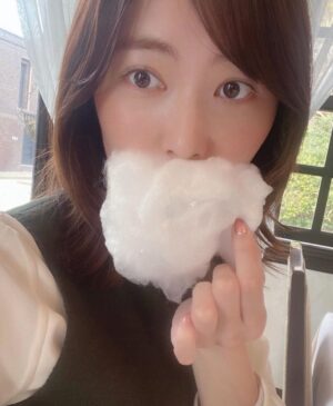 Jurina Matsui Instagram - 遅れてきたサンタさん感あるね🎅🏻❤️
今日は、2月5日ニコ😊で笑顔の日らしいですよ🎵
安心してお出かけできる日々が戻ってきてほしいな🙏

#みんな 
#健康 に
#気をつけて 
#元気 に
#頑張ろう 
#takecareofyourself 
#love 
#thankyou 
#2月5日 
#笑顔の日 
#笑顔 
#幸せ 
#前の写真 だよ
#😊 
#🍽 
#❤️
