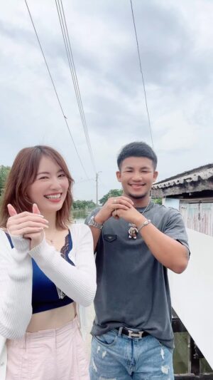 Jurina Matsui Instagram - Dance with rodtang🥊🫶🏻💃
ขอบคุณรถถังที่เต้นด้วยกันนะคะ🙏🏻✨
ロッタン選手と踊ってみました🤭

#恋するフォーチュンクッキー 
#koisurufortunecookie 
#BNK48
#onechampionship 
#WeAreONE 
#格闘技
#ムエタイ
#มวยไทย 
#muaythai 
#キックボクシング
#kickboxing 
#mma 
#ONEFridayFights34
#abema 
#thailand