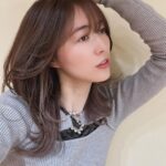 Jurina Matsui Instagram - 美容院に行ってきた💇🏻‍♀️最近は前髪あり❤️ どうかな〜❓❓落ち着いたカラーにしましたよ🫡🖤 3枚目の写真はレアかも😂😂😂 レイヤーカット💇🏻‍♀️ インナーパープル系💜 #美容院 #ヘアスタイル #ヘアアレンジ #イメチェン #前髪 #前髪カット #カラー #ヘアカラー #hairstyle #haircolor #ナチュラルメイク #naturalmakeup