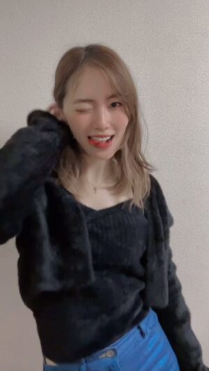 Jurina Matsui Instagram - 今年初ダンスは大好きな倖田來未さんの新曲🖤
エロかっこいい〜💋❓MV楽しみだな🤤

#倖田來未 さん
#vroom 
#踊ってみた 
#kodakumi 
#松井珠理奈 
#matsuijurina 
#プ女子 
#プロレス 
#dance