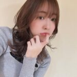 Jurina Matsui Instagram - 美容院に行ってきた💇🏻‍♀️最近は前髪あり❤️ どうかな〜❓❓落ち着いたカラーにしましたよ🫡🖤 3枚目の写真はレアかも😂😂😂 レイヤーカット💇🏻‍♀️ インナーパープル系💜 #美容院 #ヘアスタイル #ヘアアレンジ #イメチェン #前髪 #前髪カット #カラー #ヘアカラー #hairstyle #haircolor #ナチュラルメイク #naturalmakeup
