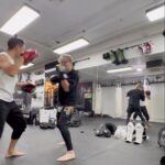 Justin Cheung Instagram - 多謝教練 @jason_583 陪我練combo，辛苦晒。 Sponsored by @wdt_fightgear #muythai #將練習變成習慣 #我好幸運遇到嘅每一個教練都好有心教我 WhiteDragon Club