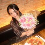 Juthapich Indrajundra Instagram – Pizza🍕, flowers💐, or me👧🏻? Kenny’s
