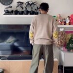 Kai-Yi Chang Instagram - 今日滿血復活。 經過週六的生日派對洗禮… 昨天在家躺了一天，自己默默地又成長了！ 今天，好好的出門走走，很棒。 Sweater @kapitalglobal by @opmm.taipei Shoes @originals_tw Belt @viviennewestwoodtaiwan #stylish #style #fashionblogger #lifestyle #lifestyleblogger #actorslife #actors #adidasoriginals #kapital #newvintage #samba 國父紀念館