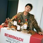 Kai-Yi Chang Instagram - 百樂門•木隼工房-跨界聯展。 好喝不囉嗦！百樂門在蘇格蘭已經有120年歷史，至今仍然保持著「全手工」製程，就有如木隼工房一樣，全手工不使用任何螺絲或釘子！ 職人精神，為之一振。 必須推薦大家一起來淺嚐這人類的溫暖。 偷偷跟你們說： 12/08-12/17在松菸創意空間 都能免費參觀，還能抽「手做實木椅凳」喔！ Photographer @peiiiinnana @peinnacam #承藝手創 #firsthand #百樂門單一麥芽蘇格蘭威士忌 #cottingham廷漢 #木隼工房 松菸文創園區
