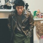 Kai-Yi Chang Instagram - 今天出席威士忌活動。 濕濕冷冷的天氣，就那麼剛好很適合來一杯… 濃醇香的威士忌來暖暖身體。 濕冷的天氣，就是要穿這樣～ 老舊的牛皮機車夾克、立體剪裁軍褲、輕毛衣、厚底皮鞋… 簡單、酷酷的還帶一點優雅！ Leather jacket By @2ndstreet_taiwan Sweater @studiodoe Shoes @vatic_official_pages Belt @commedesgarcons #stylish #style #fashionblogger #lifestyle #lifestyleblogger #actorslife #actors #leatherjacketstyle #leatherjacket #newvintage 松菸文創園區